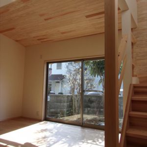 ダイニングの杉板張り天井